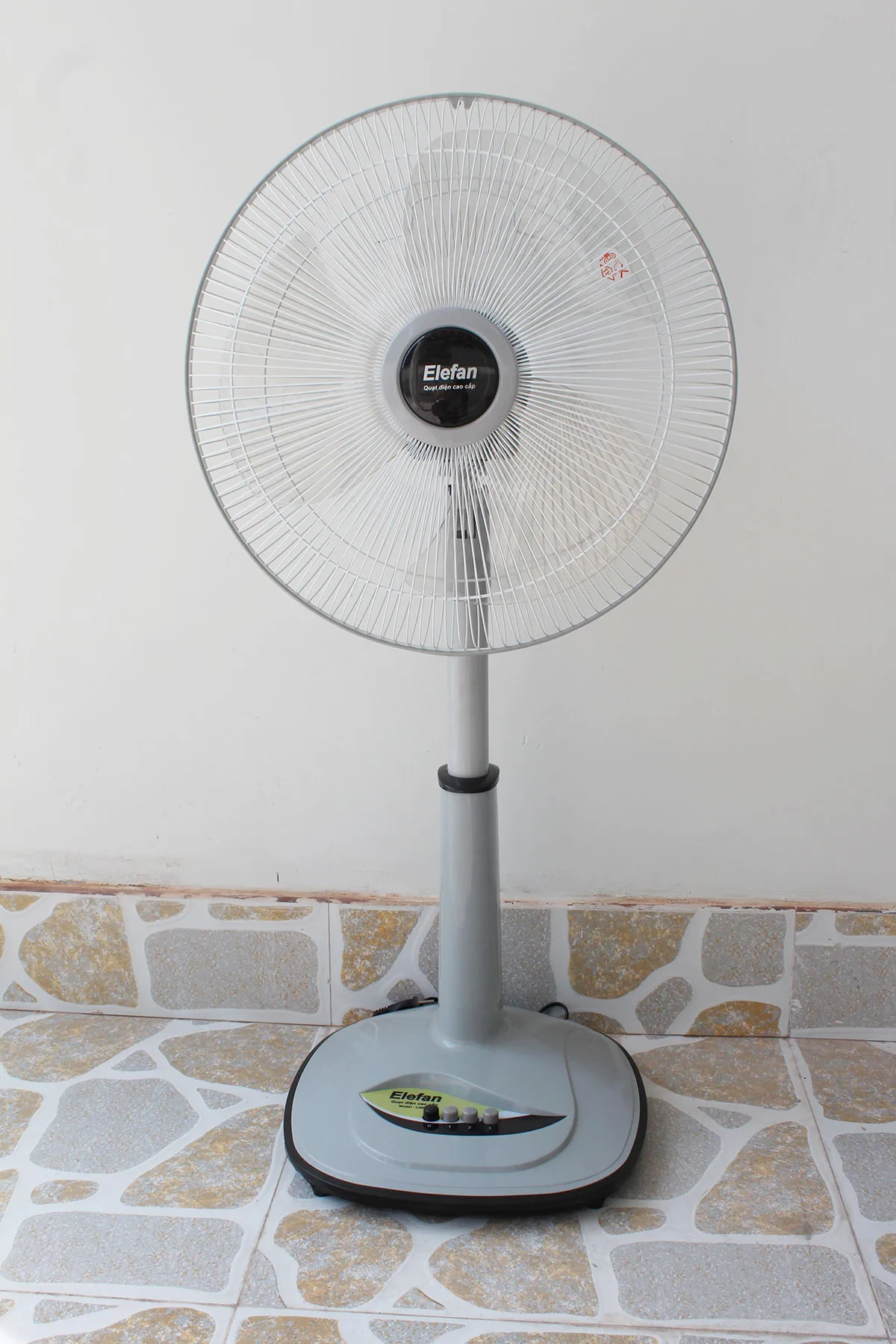 Quạt lửng nhựa Elefan LN4003