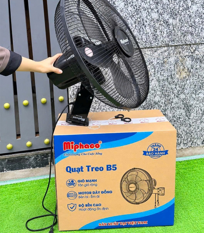 Quạt treo bán công nghiệp Miphaco TR55 72W