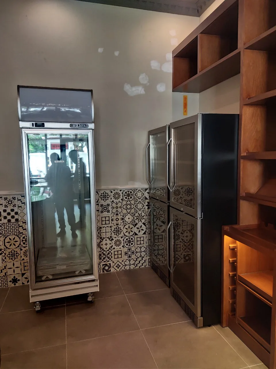 Tủ ướp rượu Kadeka KN-165T