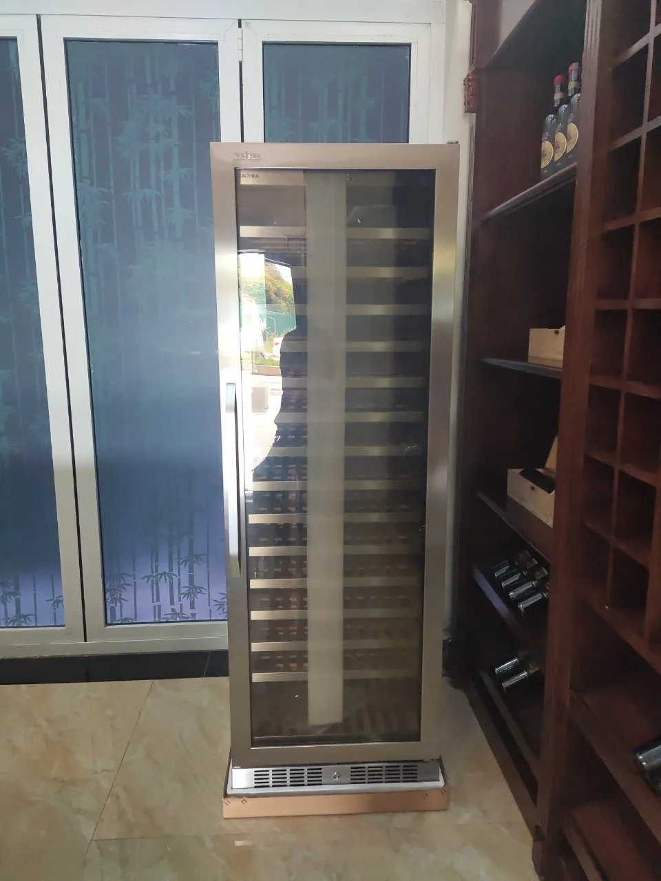 Tủ ướp rượu Kadeka KN-168EW